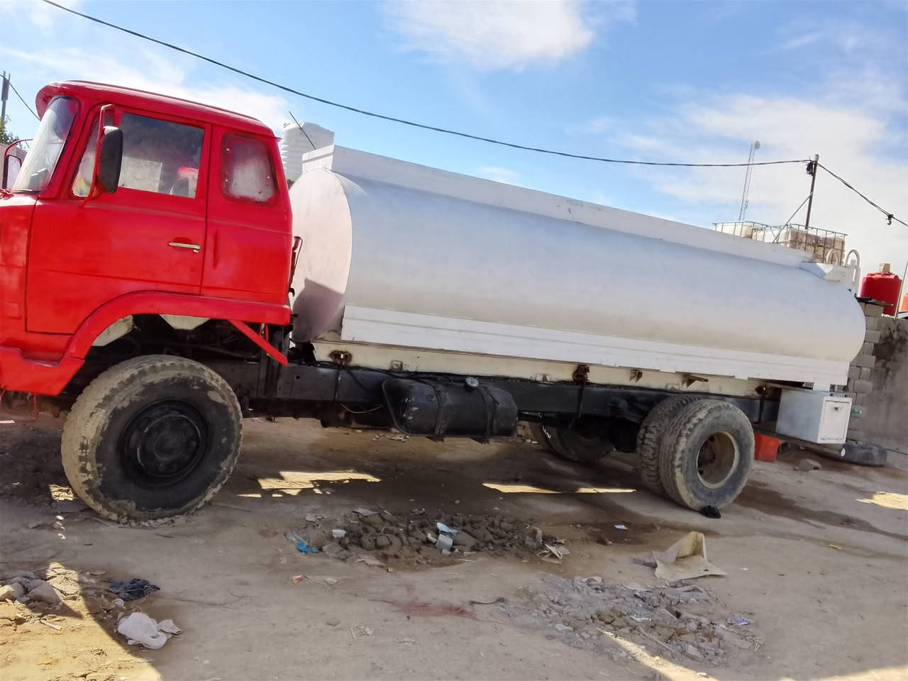 سلام عليكم تنكر هينو مكينه كير طخم تأير كله جديد تانكي ماء
***********
