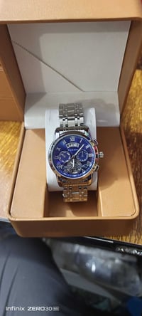 ساعة • للبيع