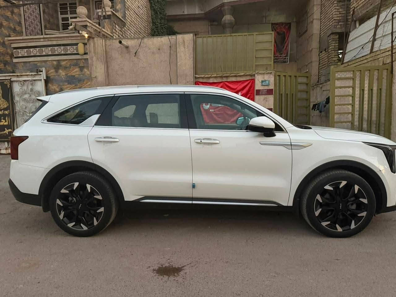 🚗 للبيع: كيا سورينتو 2024 (الشكل الجديد) 🚗
السيارة بحالة ممتازة وجاهزة للاستخدام ("شلع واطلع")، المواصفات كالتالي:
​• الموديل: 2024
• المحرك: 6 سلندر (أداء وقوة)
• المسافة المقطوعة: 46,000 كم
• الضمان: ضمان الشركة الدولية
​✨ أبرز المواصفات:
​قمارة (حديد)
​تشغيل عن بعد
​كشنات كهرباء
​صندوق كهرباء
​إشارة ترحيب (Welcome Light)
​تصميم الواجهة الأمامية والويلات الجديد والمميز
​📄 معلومات التسجيل:
​رقم بابل - مشروع وطني (جاهزة للتحويل المباشر)
​💰 السعر: 240
لتواصل ***********
