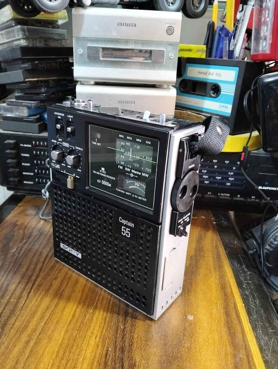 راديو سوني كابتن 55
أنتاج اليابان صنع سنة 1973 
جهاز بلادي غير داخل تصليح 
موجات الراديو FM MW SW 
يوجد فديو بالمنشور يوضح التشغيل 
للحجز المراسله على الخاص


**إذا كنت صاحب هذا الإعلان وتريد حذفه لأي سبب، رجاءا أرسل رسالة إلى الدعم الفني**