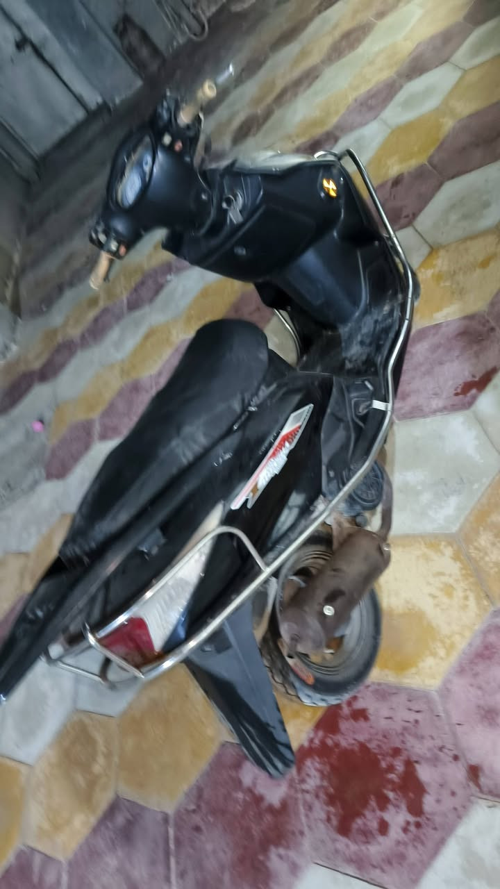 السلام عليكم دراجة للبيع سكنز الدراجة التخبل ونظيفه حيل مكاني الرميثة ***********
