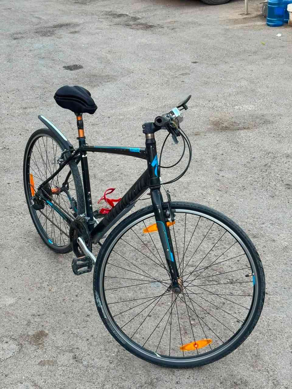 للبيع دراجتان هوائيتان بحالة ممتازة! 🚲✨
فرصة مميزة لمحبي ركوب الدراجات، معروض للبيع دراجتان مستعملتان بحالة نظيفة جداً وميكانيكياً جاهزتان للاستخدام. الدراجات سليمة تماماً، الإطارات (التايرات) بحالة ممتازة، وجميع الأجزاء تعمل بكفاءة عالية ولا تحتاج إلى أي صيانة.
تفاصيل الدراجات:
1. الدراجة الأولى: من نوع Specialized.
2. الدراجة الثانية: من نوع Bianchi.
📍 الموقع: بغداد - الكرادة.
💰 السعر:
 سعر الدراجة الواحدة: 150,000 دينار عراقي.
للمهتمين بالشراء أو الاستفسار، يرجى مراسلتي عبر الخاص.
(*********** هاتفك هنا إذا أردت)
#بيع #دراجات_هوائية #بغداد #الكرادة #Specialized #Bianchi #فرصة
