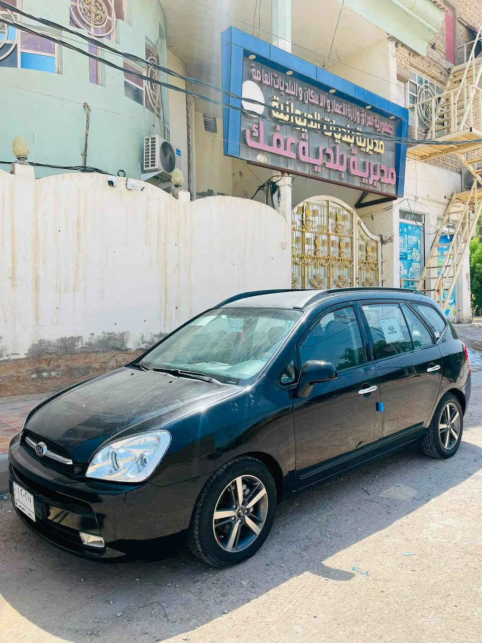 السلام عليكم
للبيع فقط
كارنز موديل 2008
 سبعه راكب 
4سلندر 
حجم المكينة 2000cc
مكينة وكير مكفولات 
تبريد ثلج ستوني مسوي منظومة كاملة
مكفولة من الضربه والتبديل
فقط الجاملغ الامامي جهة السايق مصبوغ اثر جراد 
رقم بابل 
السعر اتصل 
المكان/الديوانية
للاتصال ***********
