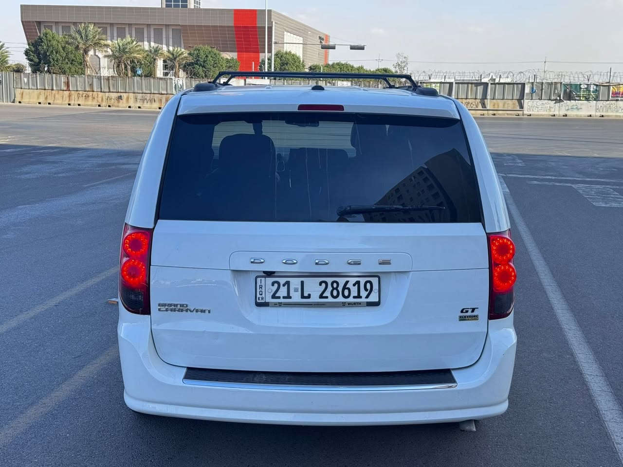 دوج كرفان ٢٠١٨. GT
رقم شمالي تحويل مباشر 
السعر ١٧٥ 
مواصفات GT يعني فول الفول 
باب كهرباء وبرداد وفرس سقف وكشن جلد 
وباقي المواصفات معروفه  

سونار موجود 
حادثها حافت الجاملغ الخلفي    
تقرير كارفكس وسونار موجود بالصور 
بيه قطع زغار صبغ غير الحادث ٣ 
ورقم الشاصي 

مكاني بغداد سيديه  

 ***********  واتس موجود
