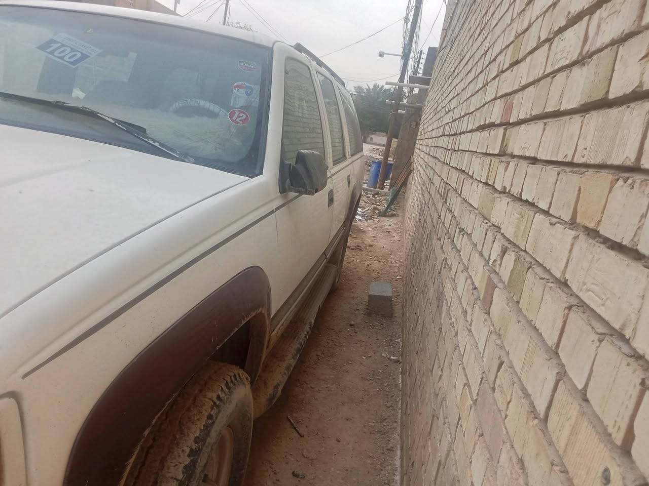 سلام عليكم سياره جمسي فحل 8براغي موديل 1999 مكفوله من الكصه والضربه ونقل جثه وعيب شرعي محرك 350 كير 1000 وكسن شرط كارتون حداديه نضيفه   تخم تاير جديد كهربائيات كلها شغاله سعر 36وبيه مجال رقم بغداد اجره. العنوان بغداد    شراي يتصل وبالخدمه ***********
