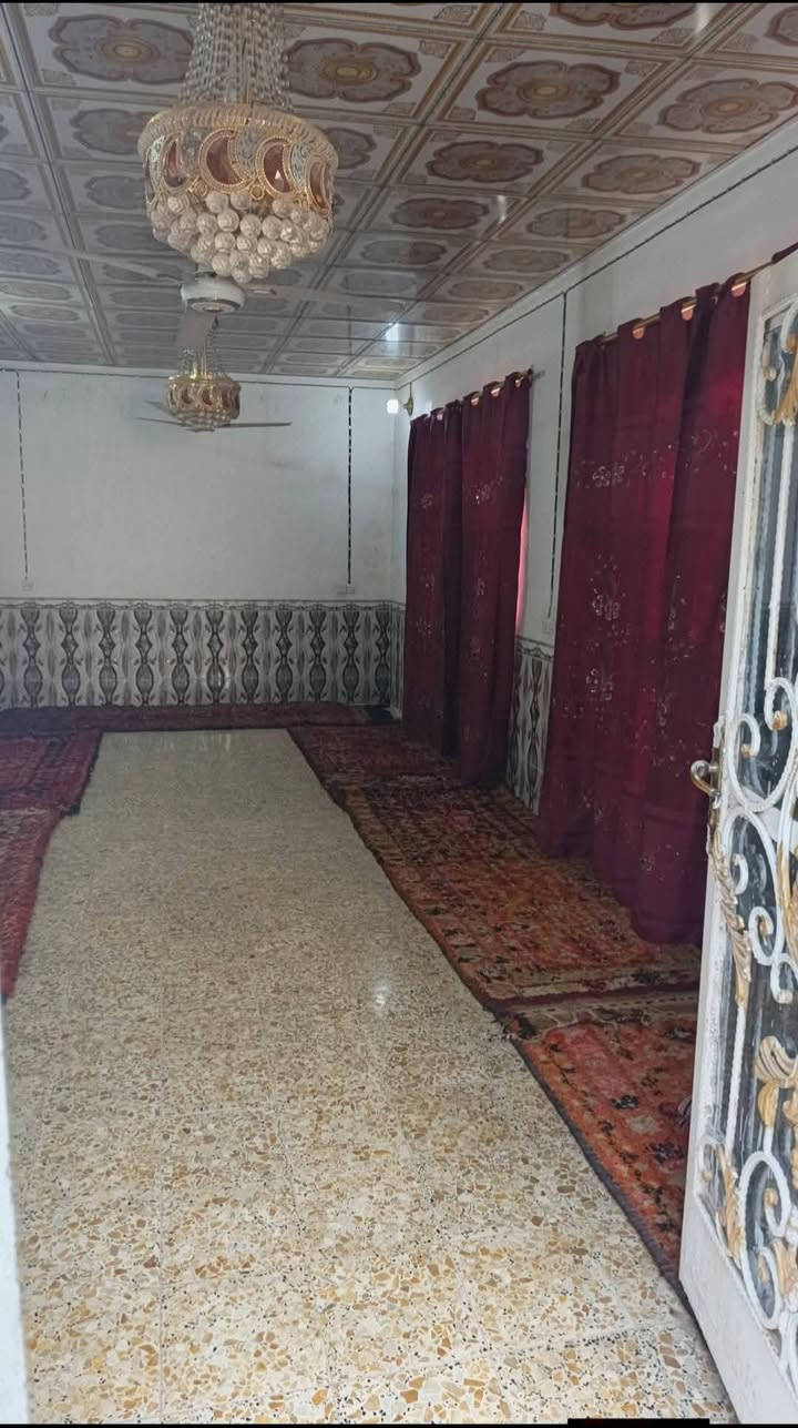 الدار للبيع مساحه ٢٠٠متر واجهة ١٧ ركن على 3شوارع عرض الشارع ٨امتار يبعد عن شارع التبليط 20متر
الدار للبيع مساحه ٢٠٠متر واجهة ١٧ ركن على 3شوارع عرض الشارع ٨امتار يبعد عن شارع التبليط 20متر 
العنوان الكوفه البراكيه شارع السبيس 
يتكون من غرفتين الطول٦والعرض٤ وصاله ١٢متر والعرض٤ واستقبال ٩امتار والعرض٤ ومطبخ ٤/٤ 
الاستفسار الاتصال برقم
السعر 45
***********

الدار للبيع مساحه ٢٠٠متر واجهة ١٧ ركن على 3شوارع عرض الشارع ٨امتار يبعد عن شارع التبليط 20متر
