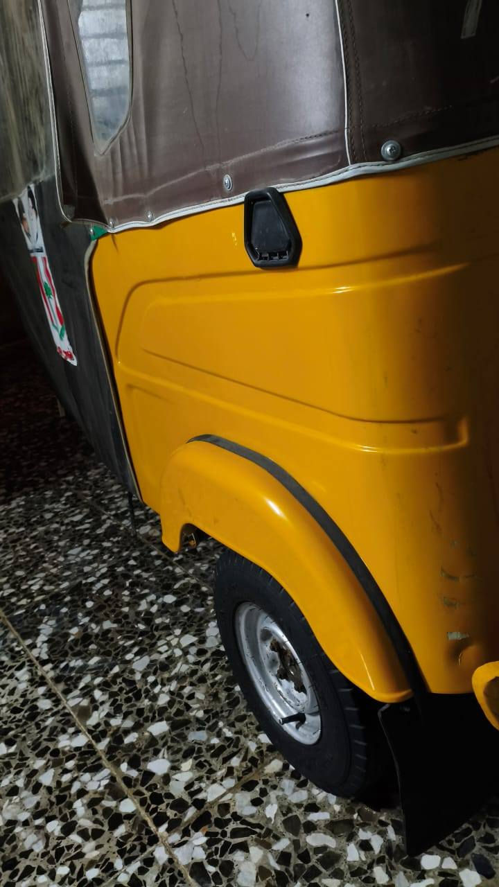 سلام عليكم تكتك البيع موديل 21 رقم وسنويه تحويل ثاني يوم  مصبوقه عام جماليه سعر 7300وبيه مجال حك الجيه مكان بغداد أبوبشام  رقم لهاتف ***********تصل ودلل
