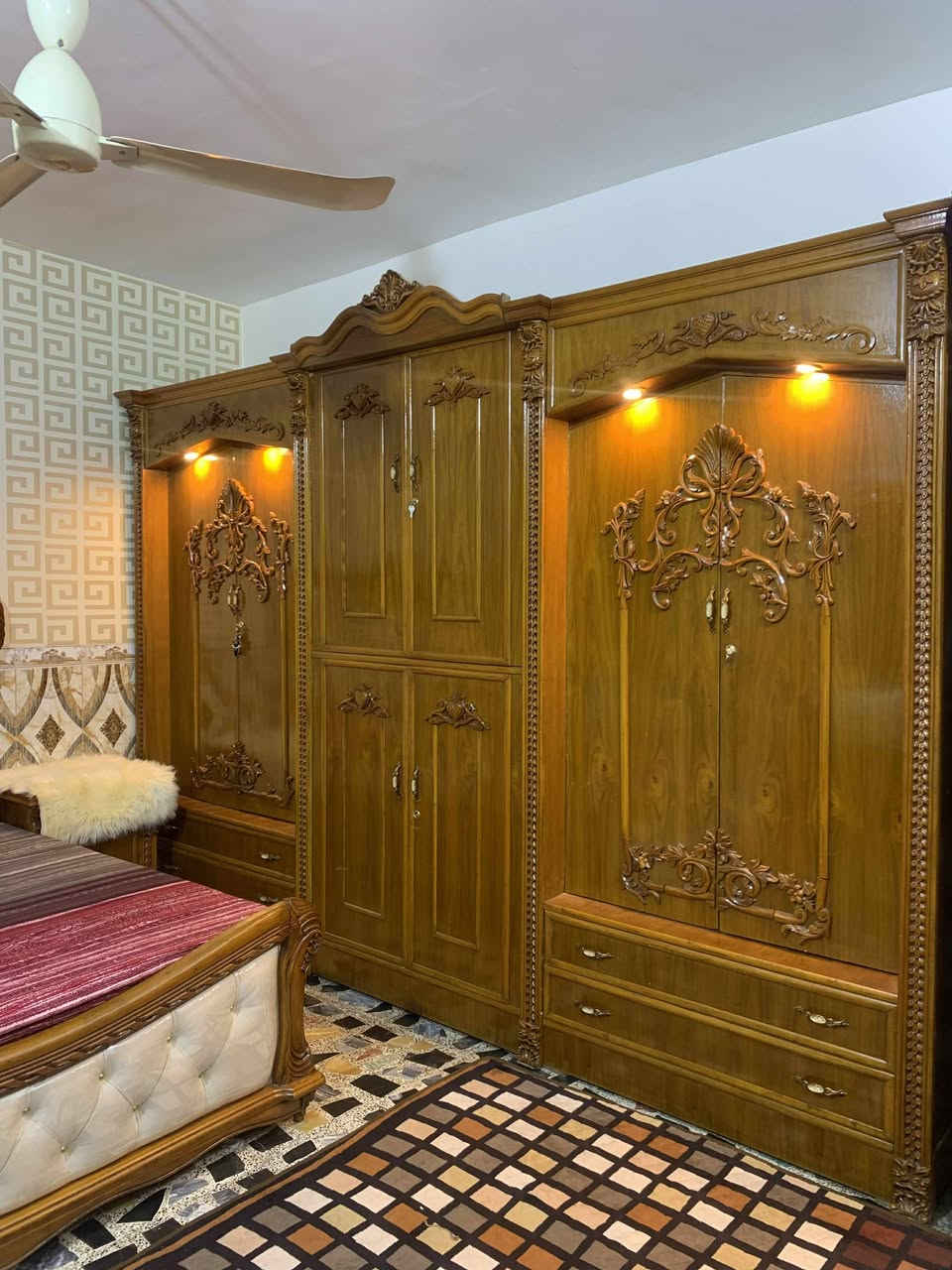 غرفة ست ابواب نوع المسرح  شغل عراقي ١٠٠٪؜
الخارج صاج ٥ ملم 
الداخل صاج ٤ ملم 
الدنك  زان مصري ١٠ ملم 

القاعدة بلوك صاج ١٦ ملم 
الظهر فتح وشد براغي 
الصبغ حراري درجة اولى 

الحسينيه/الراشديه \***********تصل
