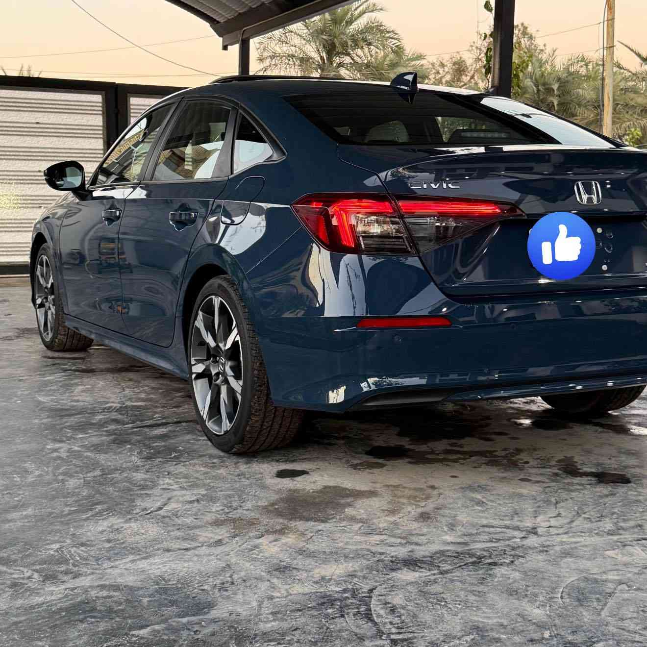 CIVIC 2025 TOURING
رقم بغداد بأسمي 
عداد المسافة :-  7.000 mi 
حجم المحرك :- 2.0 Hybrid
السياره جاهزه بدون اي نقص 

حادث السياره تبديل بنيد وجاملغ واضحه صور الحادث بالمنشور 

السياره تورنك اعلى مواصفات بالهوندا 
بصمة تشغيل / تشغيل عن بعد 
حساسات امامي خلفي 
فتحة سقف 
كشنات جلد وكهرباء للسائق والراكب 
تدفئة كشنات امامية وخلفيه / تدفئة ستيرن 
شاحن لاسلكي للهواتف 
رادار امامي خلفي جانبي 
نقاط عمياء 
أنظمة قيادة 3 
نظام صوت BOSE / خدمة Alexa الصوتيه 
شاشة كبيرة لمس 
شاشة عدادات رقمية 
التحذير من التصادم الأمامي
نظام تثبيت السرعة التكيفي 
مساعد الحفاظ على المسار 

وبعد بيها مواصفات ما مذكوره واضحه بصور 
مكان السياره بغداد حي الجامعه 
للاستفسار ***********
بيع فقط بدون مراوس
