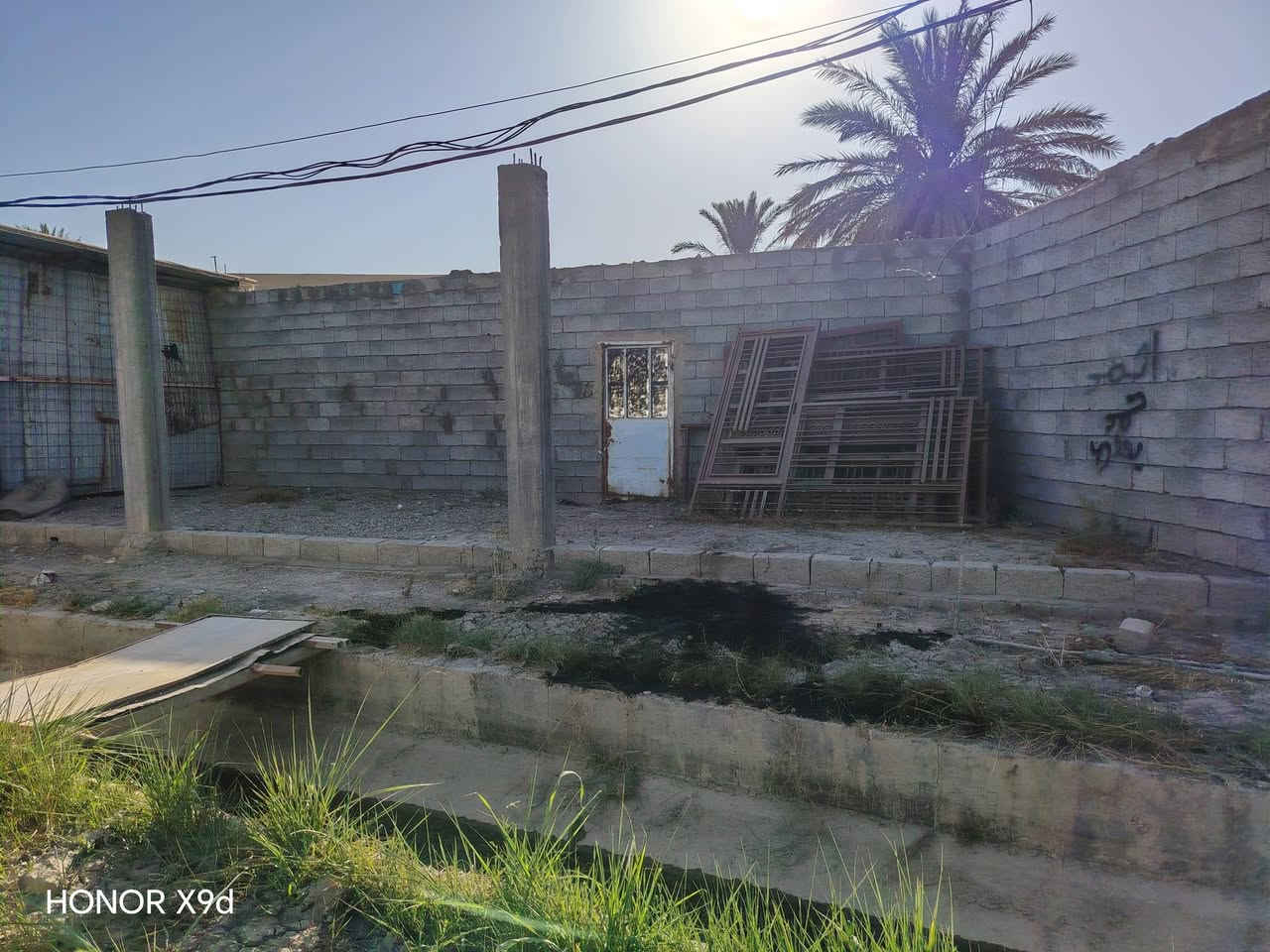 قطعة ارض للبيع مساحة 400م نزال 40 جبهة 10 المكان بغداد الراشدية غرب البحيرة للاستفسار ***********
