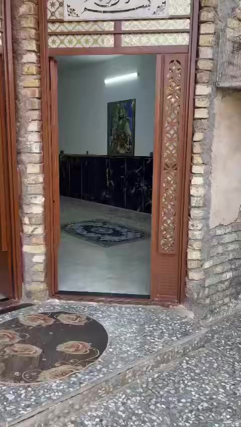 السلام عليكم بيت للبيع مساحه 200متر  البيت طابق واحد نوع الارض طابو صرف العنوان المدينه بحي طارق الوسط مقابيل حسينيه ابو صالح استفسار***********سعر150بيه مجال
