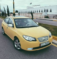 للبيع ‏سيارة هيونداي إلنترا كوري تكسي لون أصفر موديل 2011، بحالة ممتاز...