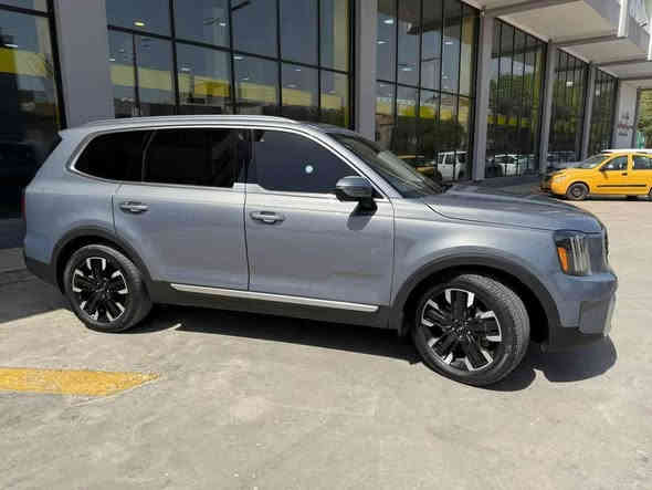 معروض للبيع كيا تيلورايد 2025 موديل حديث، فئة EX الأعلى طلباً في السوق.
المواصفات الأساسية للفئة EX:

· المحرك: سعة 3.8 لتر V6، بقوة 295 حصان.
· ناقل الحركة: أوتوماتيكي بـ 8 سرعات.
· الدفع: دفع أمامي (FWD) - اقتصادي في الاستهلاك.
· الشاشة: شاشة عرض كبيرة بحجم 12.3 بوصة.
· نظام الصوت: نظام صوتي متميز بـ 6 سماعات.
· التكييف: تكييف أوتوماتيكي ثنائي المناطق.
· المقاعد: جلد، مع ضبط كهربائي للسائق.
· التوصيل: منافذ USB متعددة، وشحن لاسلكي.
· السلامة: مزودة بكل أنظمة الأمان والمساعدة الحديثة (Kia Drive Wise) والتي تشمل
ماشيه..12الف.          السعر: 220 وبيها مجال للشراي
رقم السيارة بغداد خصوصي على الشهداء
مكان السيارة: حي العامل مقابل حسينية الائمة
للشراي يتواصل وياي على هاذا الرقم :***********
