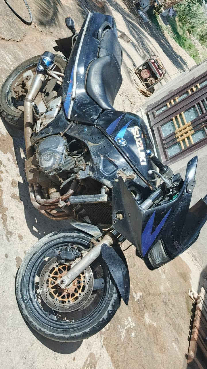 سلام عليكم شباب دراجه قرش 400 اوراق دراجه كفراته موجوده بس بيهن كسر دراجه شغاله نكره وعوزه  كاور تبديل   ضفير نضيفه باتري جديد كابريترات جدد  مي رادرتر اخضر  العنوان بابل الحله  رقم *********** واتساب بي
