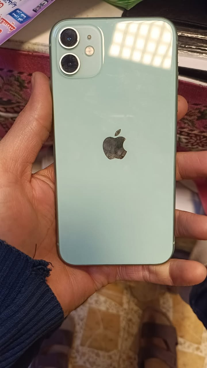 السلام عليكم جهاز أيفون ١١ عادي للبيع نضيف جدا شخط ما بي لا مفتوح ولا مصلح بطارية ٨٤ بلادي ذاكرة ١٢٨ ويا كارتون السعر ٢٢٥ و بي مجال بسيط العنوان بغداد الرشاد الرقم ***********
