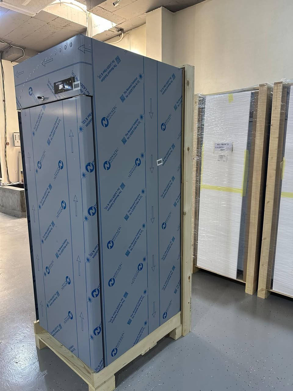 متوفر  1  قطعة فقط
#معرض #الايطالي
حافضه ايس كريم 🍨 الفريكوو أيطاليا 🇮🇹
جديد📦 لك ممستخدم 
موديل 2025 
56 بلانك صغير.   او.   36 بلانك كبير 
8 طابق
تجميد سالب 30-
سنكل فيز  
تبريد هواء
3.5 امبير 
مواصفات عاليه جداً 
تجميد بخاخ
تجميد فول تفتح باب ينزل بس 2 درجه 
✨✨✨
العنوآن بصره
متوفر توصيل إلى جميع محافظات العراق 
السعر والتفاصيل مراسله الصفحة 
اؤ الأتصال هـ ***********
#سيدحسين
