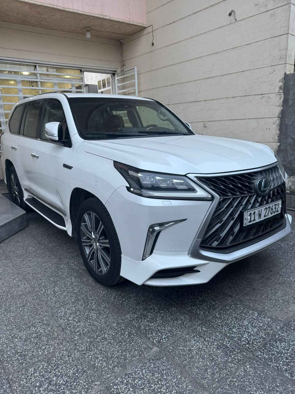 السلام عليكم
لكزز 2017
بريم داخل قرميدي 
ماشيه 120km
بيها ملاحظات 
1( بيها بارد بالجاملغ الخلفي الأيسر وكارت 
2) بيها كارت وبارد بالباب الخلفي الأيمن 
جديده جداً السياره 
للاستفسار : ***********
بهاء 
المكان : بغداد العامريه او اليرموك أربع شوارع
