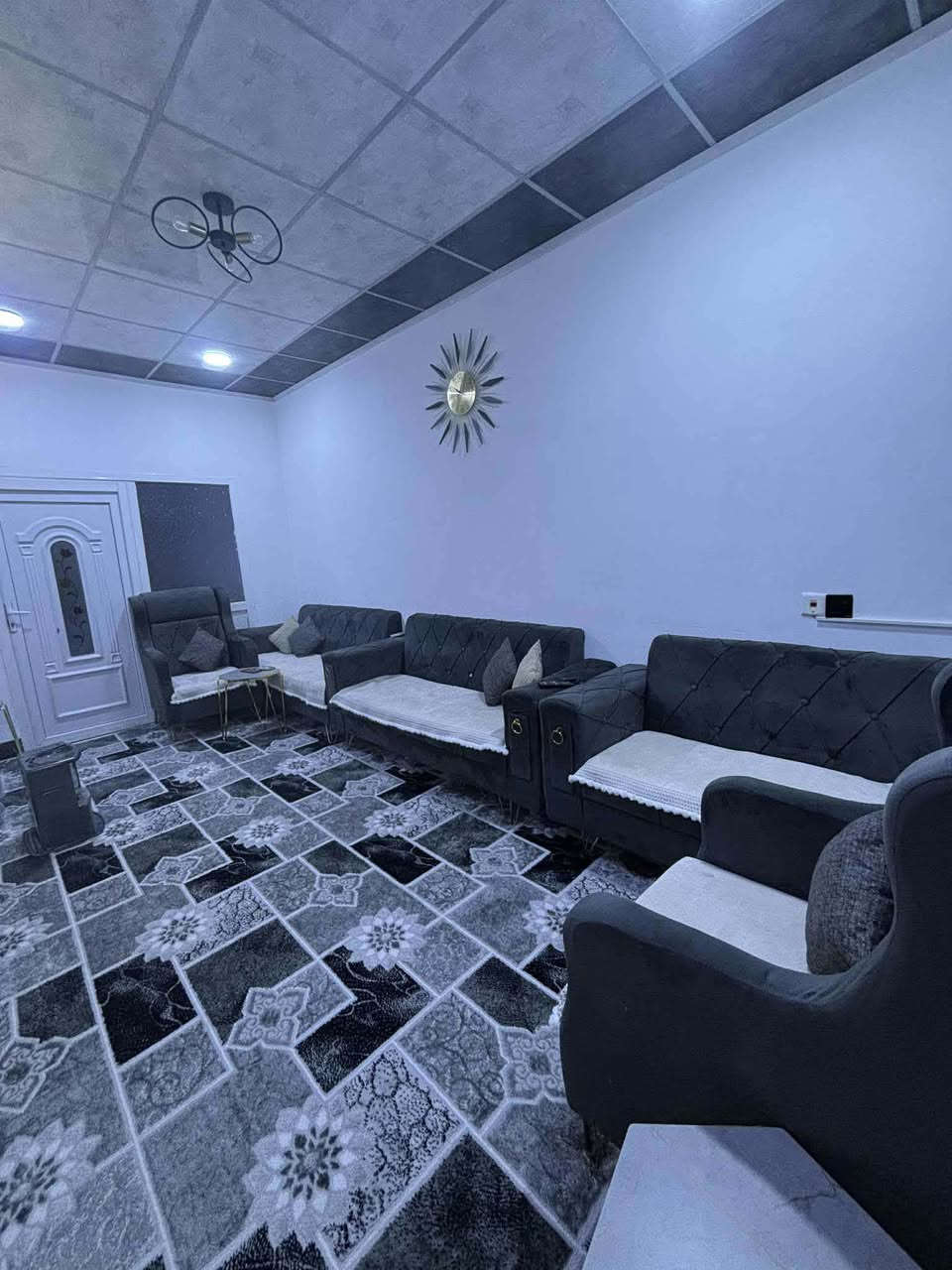 بيت مساحته100 واجهه 6 الاربع
طابق واحد غرفه نوم واستقبال وهول ومطبخ وصحيات وبيتونه
بمزارع زيونه مقابيل المرور
ملك صرف


**إذا كنت صاحب هذا الإعلان وتريد حذفه لأي سبب، رجاءا أرسل رسالة إلى الدعم الفني**