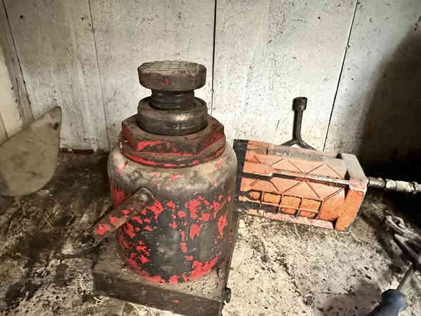 ادريل هواء زائد جك هواء زائد صونده ١٠ متر لبيع السعر ٢٠٠ الف عنوان نجف شارع المطار محطه احمد الرماحي ***********
