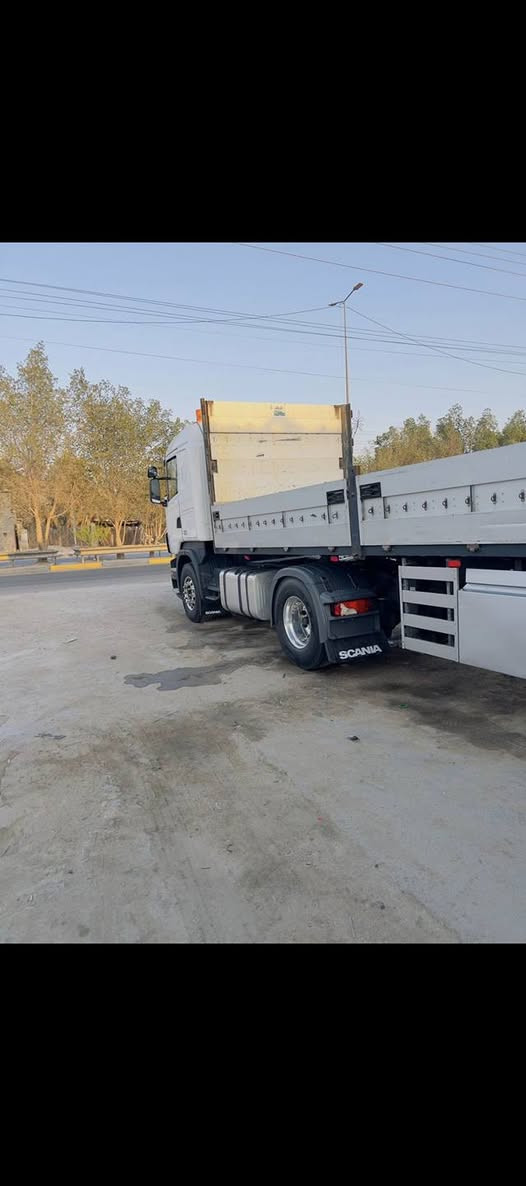 سلام عليكم سكانية للبيع 
اقرأ التفاصيل  قبل كلشي 
الاستفسار ***********
مديل 2006 
سعر 300 
مكينة 420 كير كوبرا ٣/٣  
رقم بصرة نكليزي مربوطة رأس
 قاطرة ونصف مقطورا 
تخم ويل كب تخم تاير 
العربة تاير هندي الراس صيني 
عربانة ألمانية دنكير مارسدس دسك فول جنل عربانة بل كارتون 
جاهزة من كلشي 
 كهربائيات كلهة بالوني أصلي 
تانكي ماي ٥٠٠التر غذائي 
قاعدة سبيرات نص جناب  
صندوك عدة صارف عليهة كلش هواي والله يرزق الياخذهة
