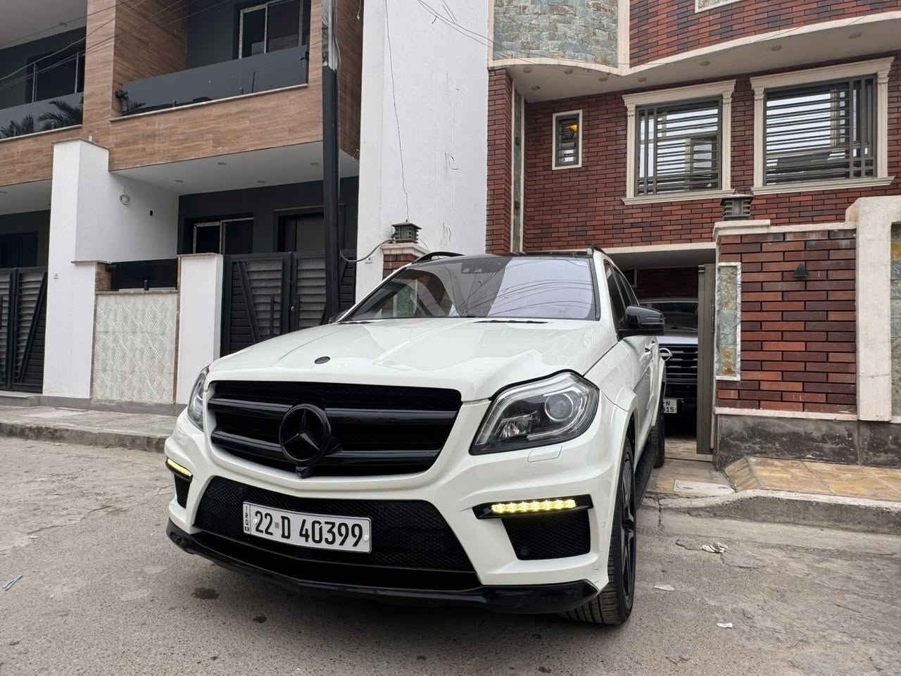 🔥 للبيع – مرسيدس GL 500 موديل 2013 🔥
وكالة خليجية | مواصفات كاملة | 

🔹 الموديل: 2013
🔹 المحرك: 8 سلندر قوي
🔹 المسافة: 152,000 كم فقط
🔹 الوكالة: خليجي
🔹 الحالة: مكفولة من الضرر والصبغ 100%
🔹 اللون: أنيق وجذاب
🔹 الفئة: فول مواصفات – للأخير
🔹 الكت: AMG بلادي

✨ المواصفات البارزة:
✔️ جلد فاخر كامل
✔️ فتح سقف بانوراما
✔️ مقاعد كهرباء مع تبريد وتسخين
✔️ ذاكرة مقاعد
✔️ شاشة كبيرة + نظام ملاحة
✔️ كاميرات 360°
✔️ حساسات أمامية وخلفية
✔️ نظام تعليق هوائي AIRMATIC
✔️ نظام صوت فاخر
✔️ بصمة تشغيل + دخول ذكي
✔️ جميع الأنظمة شغالة بكفاءة عالية

🛡️ الأمان:
✔️ جميع الإيربكات سليمة
✔️ فحص + هزة + سنوية كلها جديدة
✔️ تحمل لوحات أربيل الجديدة

📄 التسجيل:
✔️ باسمـي شخصيًا
✔️ جاهزة للنقل فورًا

💰 السعر: 270 ورقة (قابل للنقاش للجادين فقط)

📍 العنوان: الدورة – شارع أبو طيارة
📞 للاستفسار *********** 

🚗 السيارة نظيفة جدًا، استعمال شخصي، وجاهزة من كلشي
فرصة حقيقية للي يعرف قيمة الـ GL 500 💎
