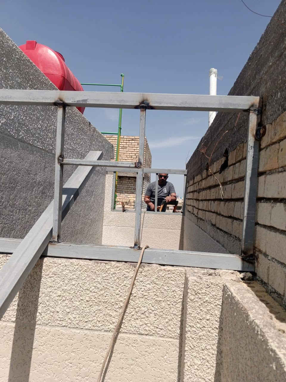 يالله حداد متجول حداد عام تفصيل بيبان شبابيك محجرات قمريت ميوزه  مبردات قفاصه مكيفات مكاني الخطيب الزراعي متنقل جميع المنطق المجاوره رقم الهاتف ***********  ابو محمد الحداد
