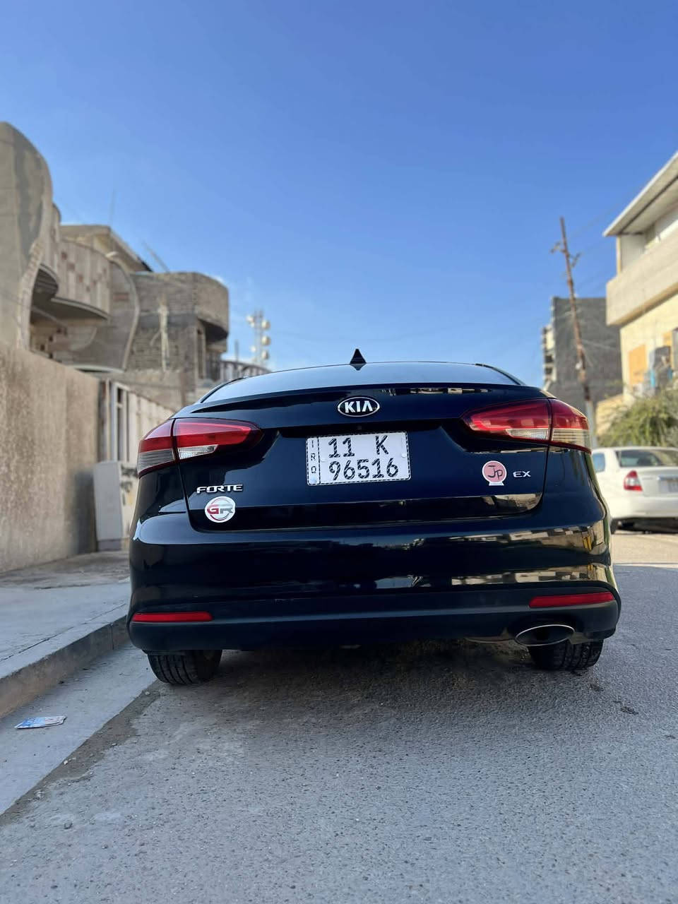 للبيع (( فورتي 2017 )) فئة 🇰🇷 EX 
مواصفات فول EX 💯
رقم بغداد ( الرقم الدولي) بأسمي تحويل ثاني يوم ✅
________________________________
⬇️⬇️

محرك 2000  🎖️
اللون (ااسود ملكي  🖤)
تدفئة ♨️+ تبريد قطعتين ❄️  
تدفئة ستيرن 
تدفئة كشنات
ويل كب كروم + تخم تاير جديد
نظام كم ونظام الميل 
منظومة زنون 💡
ماشية 168 كم 
بصمة
تحكم ستيرن جهتين
رادار جهتين
كامرة خلفيه
مازات عدسات زنون
حساسات خلفية رادار
مري شفط
ترحيب اشارة + ابواب
اشاير بالمري
مسجل شاشة
قرص CD +اواكس + بلوتوث
ثلاثة انظمة 
داخل جلد 
مقاعد منفصلة
كشن السائق متحرك مع التشغيل 
انظمة خزن كشنات
فتحة سقف
تحديد مسار 
كروز سرعة
وهواي مواصفات بيها بعد
مابيها اي شي نقص سيارة كاملة مكملة متصرف عليها ولا فلس
ومتعوب عليها . بالخير على الي ياخذها 
ملاحظة : حادث امريكا كما موضح في الصور بنيد ايرباك ستيرن راجع سستم وبردة اليمين  👍🏻
يعني الايرباكات شغالة وسليمة
________________________________
السعر {127$] ورقة و بيها مجال للشراي
 
    بغــداد / العطيفيـة
   ***********
        ابــو علــــي
