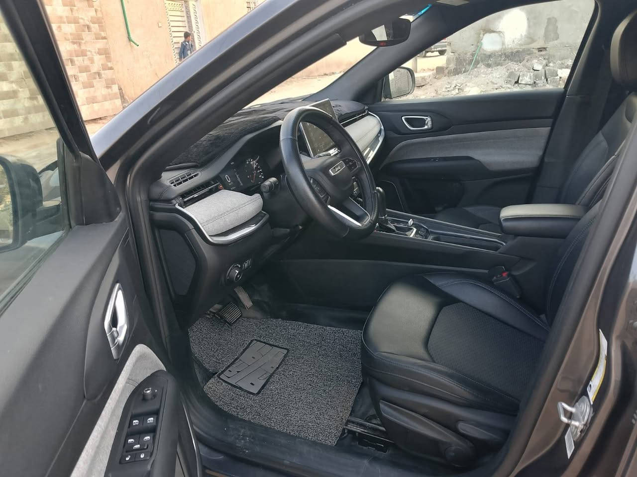 السياره للبيع جديده جيب كومباس السعر 150 ورقه وبيها مجال رقم التلفون *********** السياره جديده الموديل 2024
