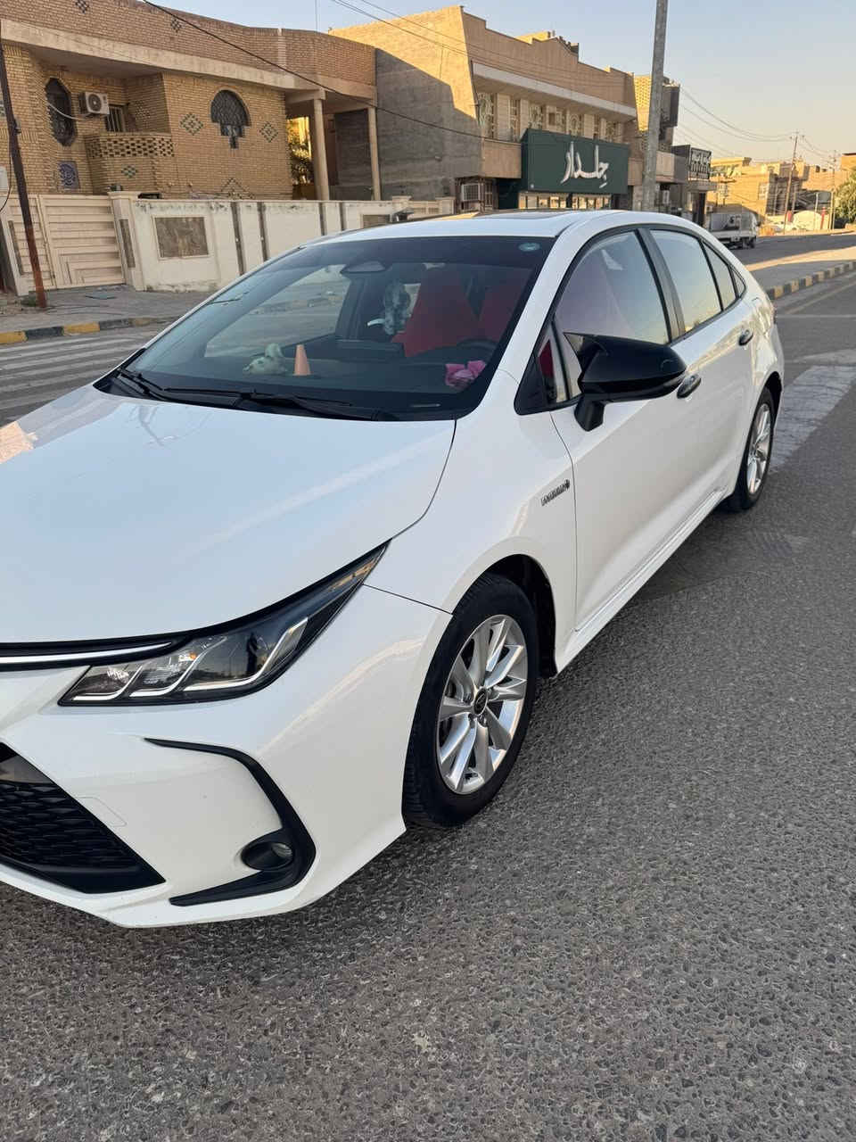 كورلا هايبرد 2024 رقم اربيل مواصفتها معروفه بسبب الرادار صارت بيها طخه كلش خفيفه بصندوك كارت اقل الشبر وباقي السياره ع وضع الشركة سياره ماناقصه برغي خير من الله
ماشيه 48 وقابل للزياده 
السعر 148 ومجال بسيط
***********
الي يكول سعرها غالي تره رقم اربيل اغله والجانبه يعرفون
