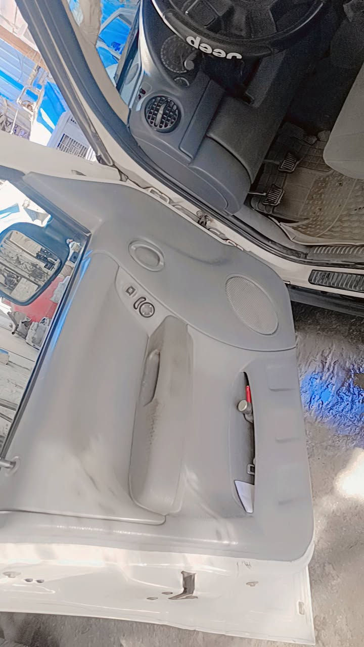 السلام عليكم رمضان كريم 
اخوان عندي جيب لبرتي 2007
مكينه 3.700
كير عادي 
تبريد ثلج 
السعر 77وبيها شويه مجال 
وباقي المور  اتصل 
وتساب ***********
