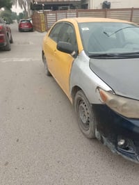 كورلا للبيع السيارة متروكة موديل2009 وارد امريكي  السعر 70 وبيها مجال ...