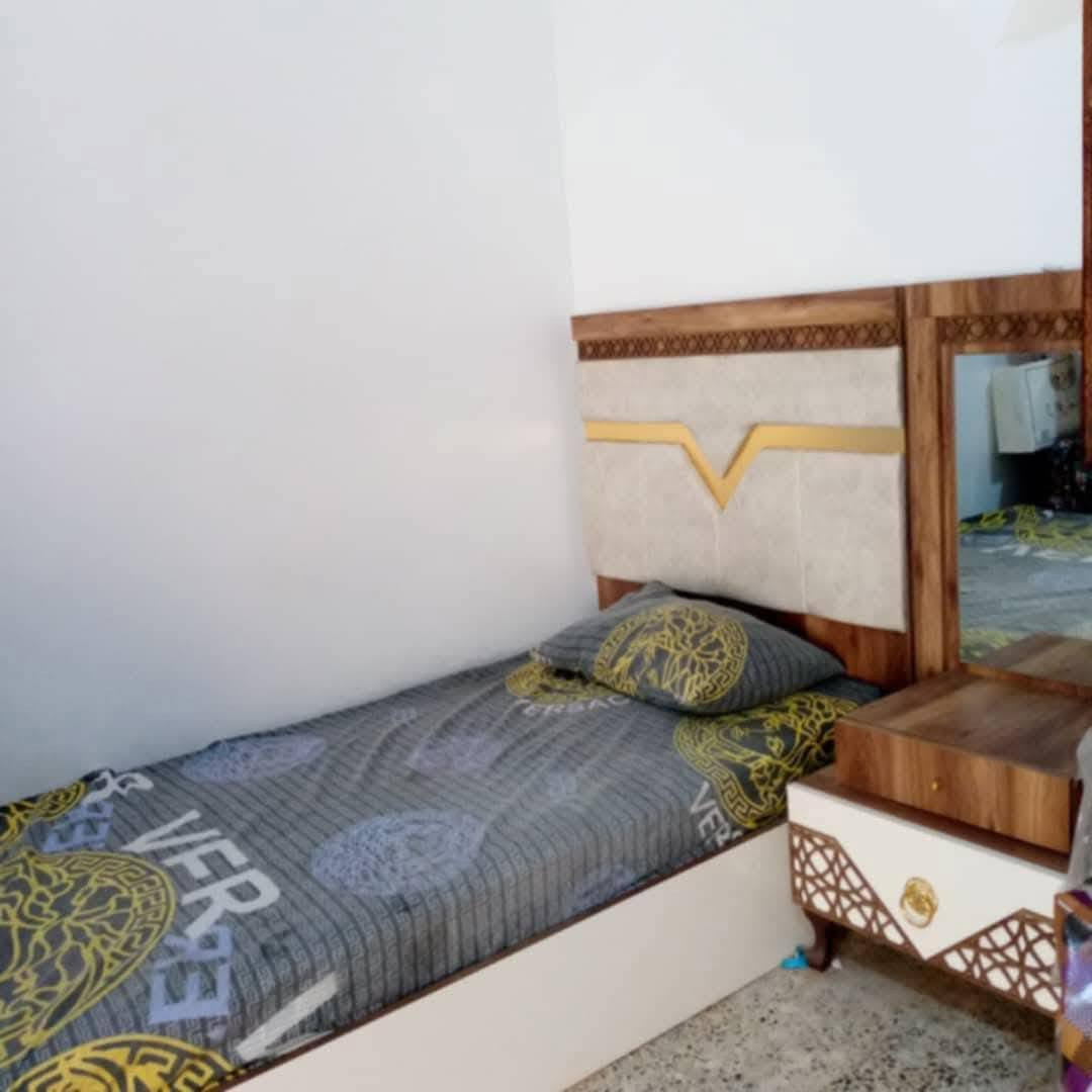 دار نوم فرديه ولا عيب 
تتكون من سرير واحد فردي بفراش الربيع 
قجر ،زيانه ،دولاب كبير
سعرها 900
مكانها الخله 
تقدري تمشي تشوفي بروحك


**إذا كنت صاحب هذا الإعلان وتريد حذفه لأي سبب، رجاءا أرسل رسالة إلى الدعم الفني**