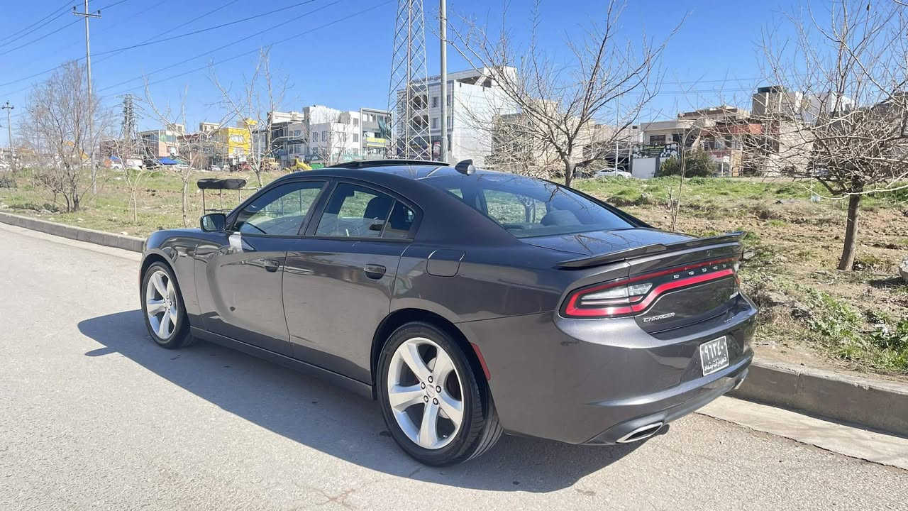 6بستۆن دۆج چارجەر٢٠١٦
سەیارەکە لێزەرە -لێزەر
فول فول فول مواسەفاتە .کلینە
بۆیاخ و دەعمی نیە
٤ تایە و ویلی لۆکە (لۆک)
سعر: 85$$$ معامەلەیە برایانە
شوێن : سلێمانی 
***********
