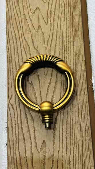 تتوفر مطارق باب 
جميع الالوان و الاشكال
————————————
الشطره / شارع دبي / قرب مستوصف الفتاحية 
***********
