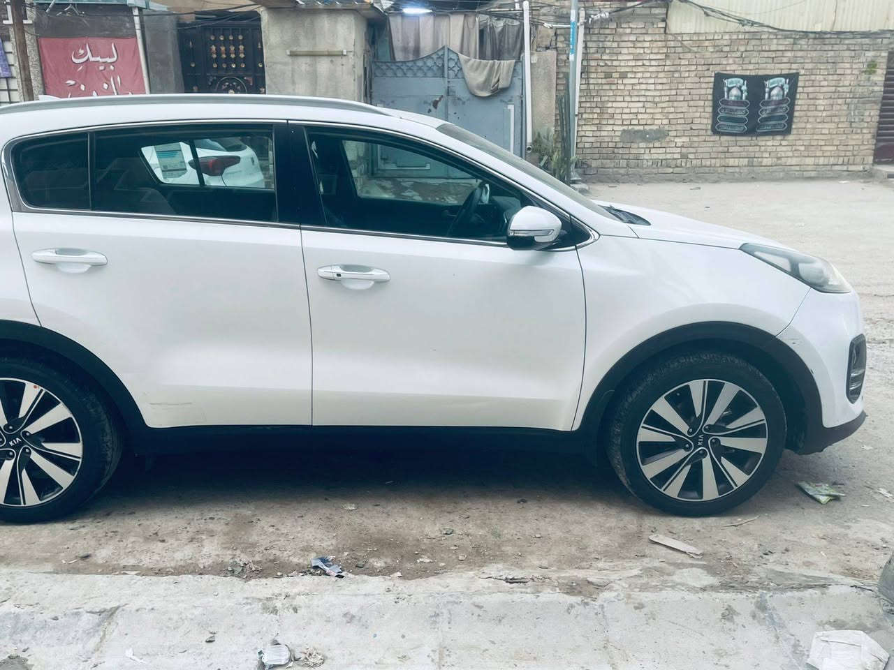 السلام عليكم سبورتج خليجي موديل ١٧ مكفوله صبغ الدعاميه الأمامي فقط والباقي مكفوله تخم تاير جديد صدر أمامي خلفي جديد حساس أمامي خلفي بصمه تشغيل وأبواب ثلاث أنظمة قياده السياره بسمي السعر ١٧٨ورقه وبيه مجال بسيط للتواصل ***********
