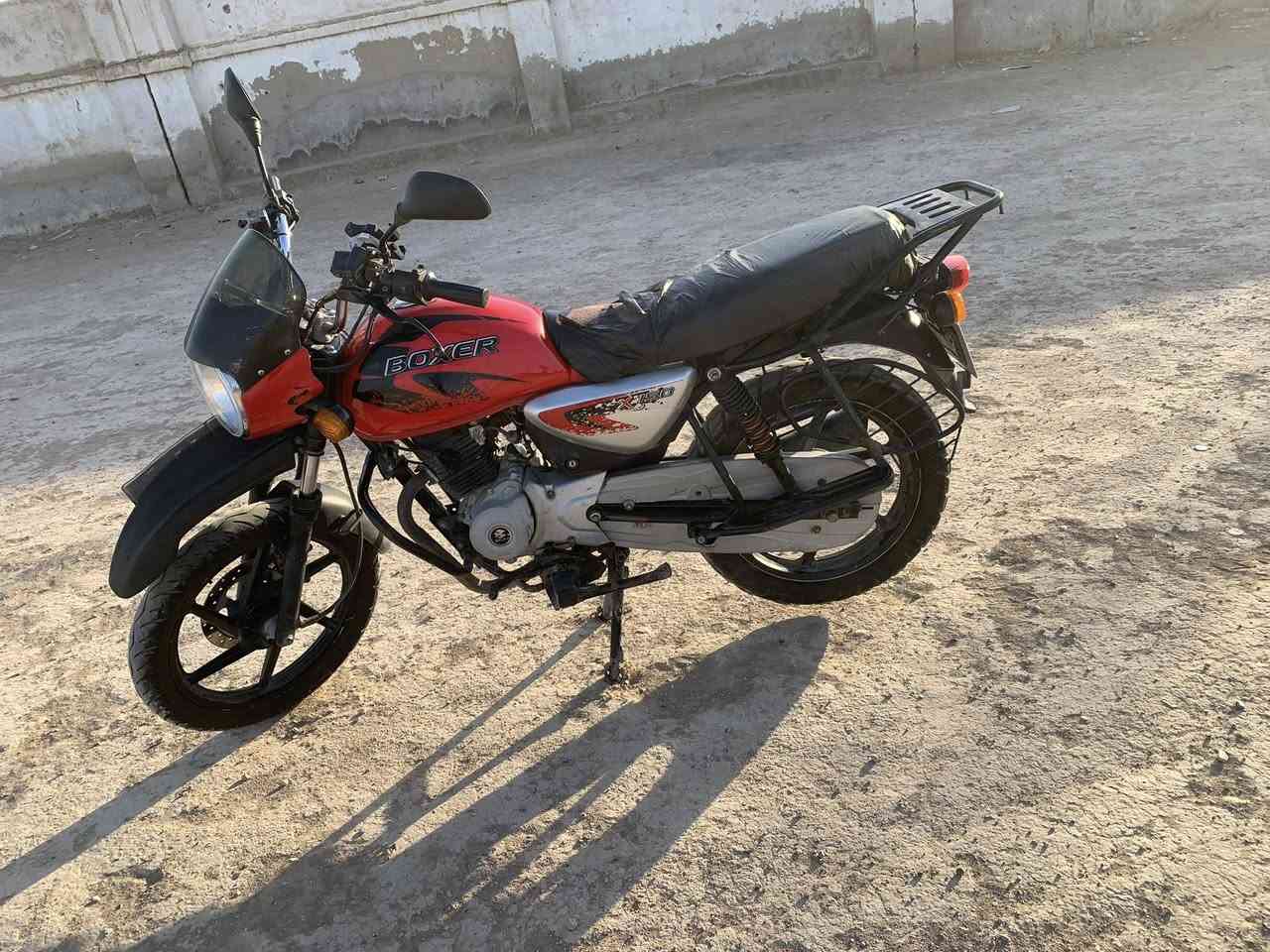 السلام عليكم 
بوكسر جبلي 2020 نهايتها نازلة بل 2021 بلاديه الدراجه شوفه العين ونظيفه ما مفتوحه على وضع الشركة برغي ما مفتوح بيها النظافة مبينه رقم وسنوية بغداد بأسمي تحويل ثاني يوم رقمها حلو مميز كهربائياتها كامله كلها ما ناقصها شي الدراجه شغل واطلع للشارع ونظيفه جانت عد موظف وصارلها شهر من اشتغلت دلفري مكينه بيها تبخير من تضغط على المكينه من تدوسلها كلجات جدد قبل 4 ايام مبدلهن 
السعر 1600 / مليون و600 وبيها مجال حك جيه

مكاني مشتل شارع المطبك
***********
