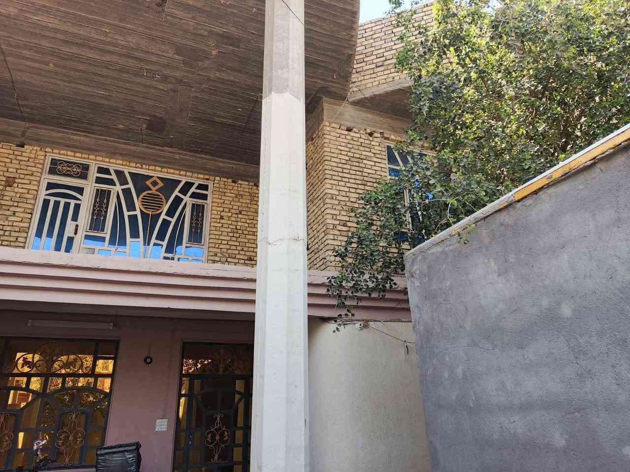 دار للبيع ( 300 م) بناء حديث
شارع( الإخلاص) ( ذي قار المركز)

تواصل على(( *********** ))
