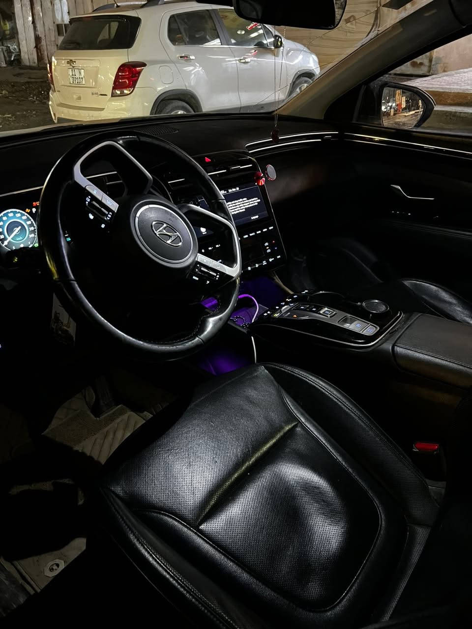 توسان مديل 24فول موصفات بنوراما رقم بغداد 
بسمي تحويل ثاني يوم 
ماشيه 70الف 
سياره وارد امريكي مناقصها شي 
وصور حادثها بلمنشور ومصلحه تصليح درجه اولى 
المكان السيديه سعر 165وبيها مجال 
***********
