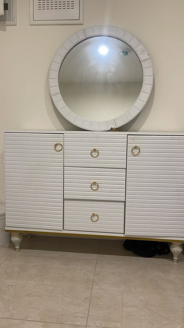 سلاو ئەم کۆنسۆڵ و مێژ تیڤیکە بۆ فرۆشتن کەم بەکارهاتووە بۆ زانینی نرخی پەیوەندی بکە ***********
