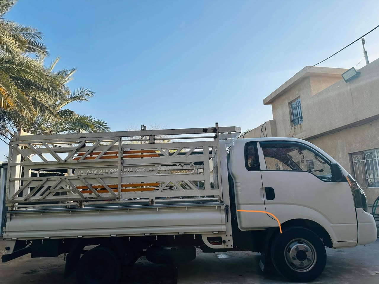 السلام عليكم كيا فحل موديل 2018 بأسمي رقم جديد السياره جاهزة من كلشي تخم تاير جديد تانكي 120 صدر جديد امامي خلفي شاصي جديد قواطي مال شاصي ما بيهن فطر بيه بارد بالربع مثل ما مأشر وضربه خفيفه بالبنيد الباقي كفالة السعر 143 وبيه مجال مكاني بغداد اليوسفية رقم الهاتف ***********
