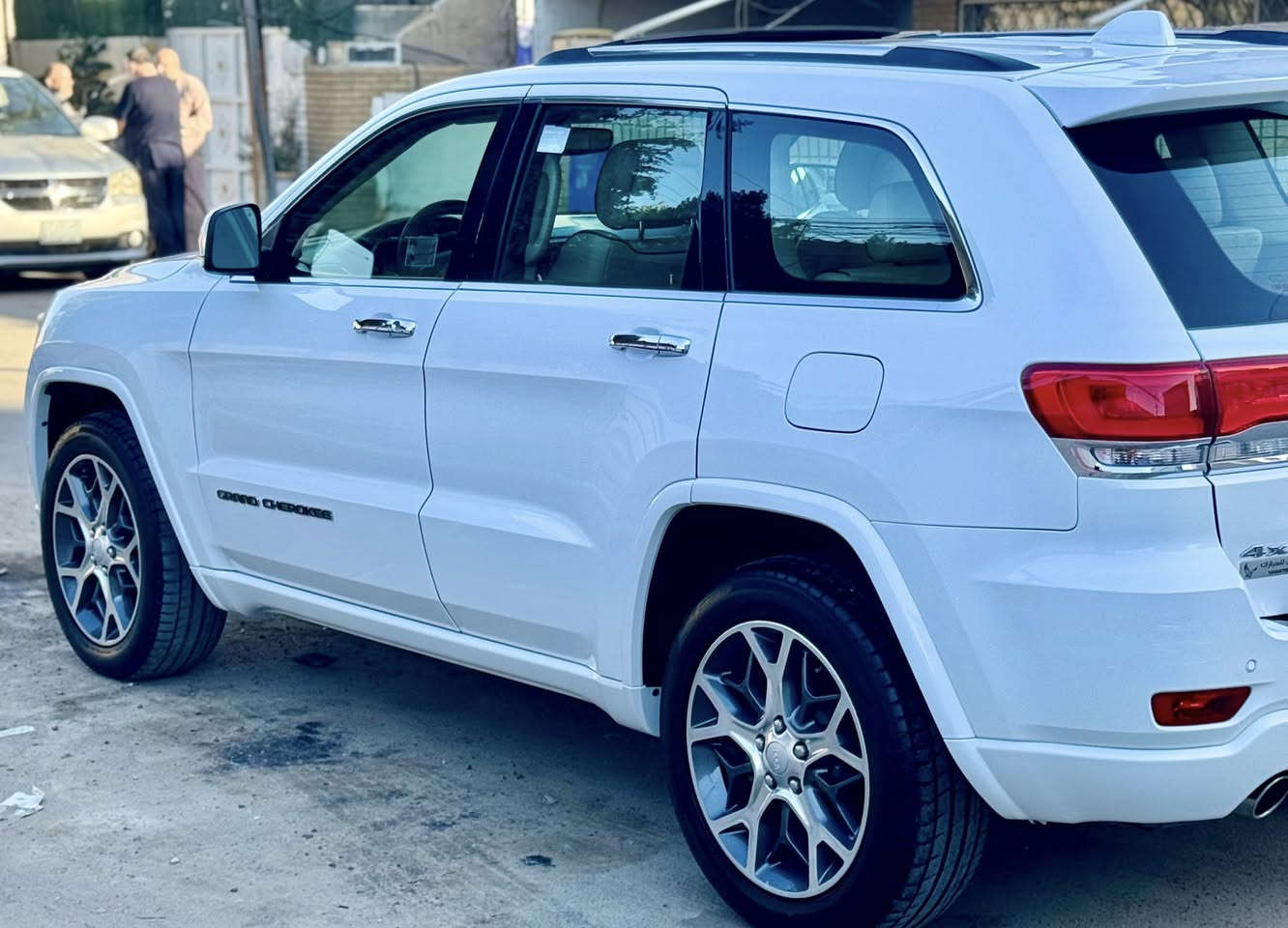 السلام عليكم جيب خليجي موديل 2019(اوفر لاند)
فول الفول ماشيه 95حقيقي بيهه صبغ جاملغ فقط جهه السايق والباقي كفاله كير مكينه صدر بلباكيت 
بسمي الرقم الجديد هزه وسنويه جديده 
مكان السياره بغداد المنصور 
السعر 27500$بي مجال للشراي 
رقمي ***********
