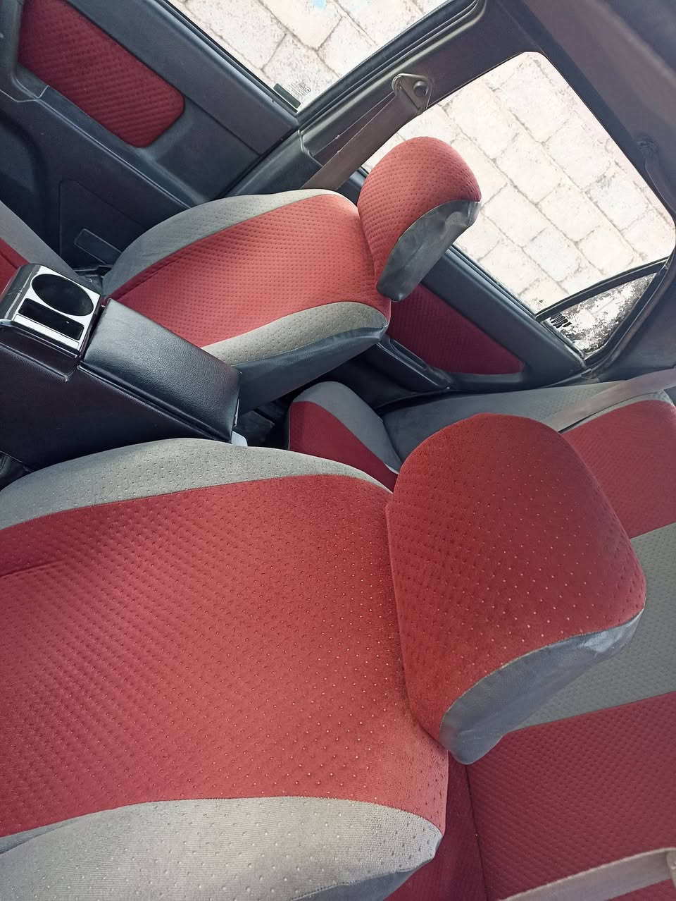 السلام عليكم سياره الانتره 1993شرط كير ومحرك وكاله وتحويل بسمي سياره ما تصرف عليه ربع السعر30وبي مجال لطيبين /ماتشتري لا تزعني ***********
