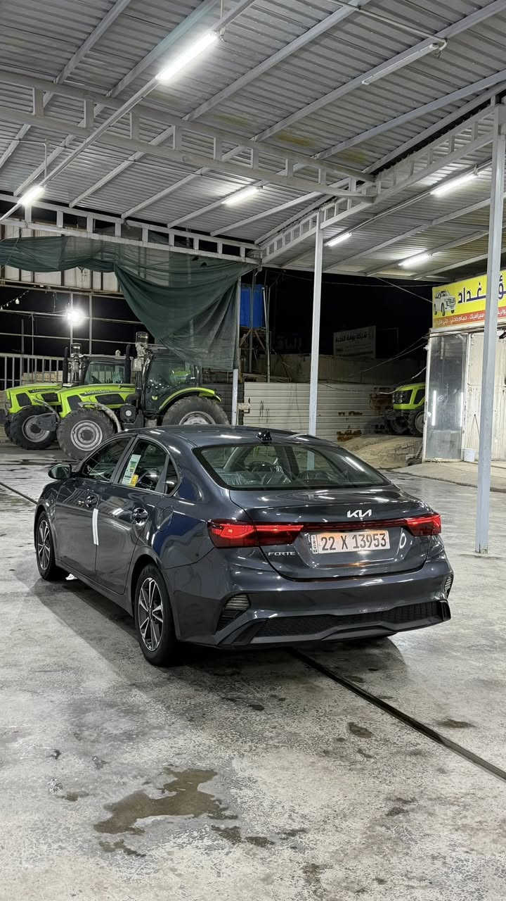 السلام عليكم
فورتي 2023 
مواصفات LX
شاشه كأمره ثلاث وضعيات قياده قياده ذاتيه فول تحكمات ستيرن 
رقم أربيل باسمي 
ماشيه 70 ميل 
ألحادث بنيد فقط مبدل ومصبوغ وخشم الجاملغ بارد 
بدون دواخل شرط 
السعر 148$ 
مكاني بغداد اليوسفيه 
الرقم ***********
