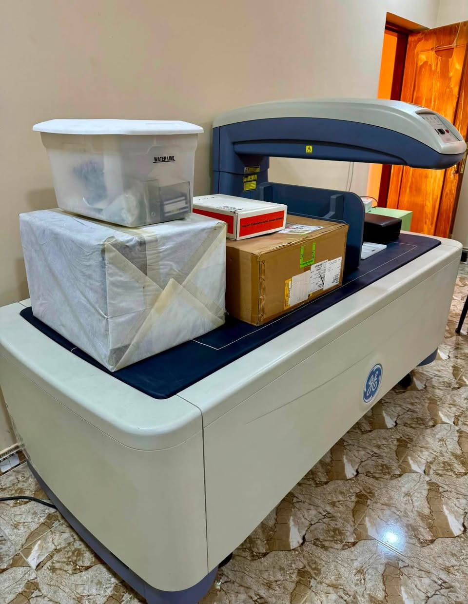 يتوفر للبيع جهاز GE Lunar DEXA Bone Densitometer بحالة ممتازة، الجهاز شغال وجاهز للعمل، مناسب للمستشفيات، مراكز الأشعة، والعيادات التخصصية.

مواصفات الجهاز:

* ✅ الشركة المصنعة: GE Healthcare
* ✅ النوع: Lunar DEXA Bone Densitometer
* ✅ الحالة: يعمل بكفاءة وجاهز للاستخدام
* ✅ يشمل الكمبيوتر والملحقات
* 📍 الموقع: بغداد – العراق

للمهتمين يرجى التواصل على الخاص أو واتساب.***********
السعر: قابل للتفاوض للجادين فقط
