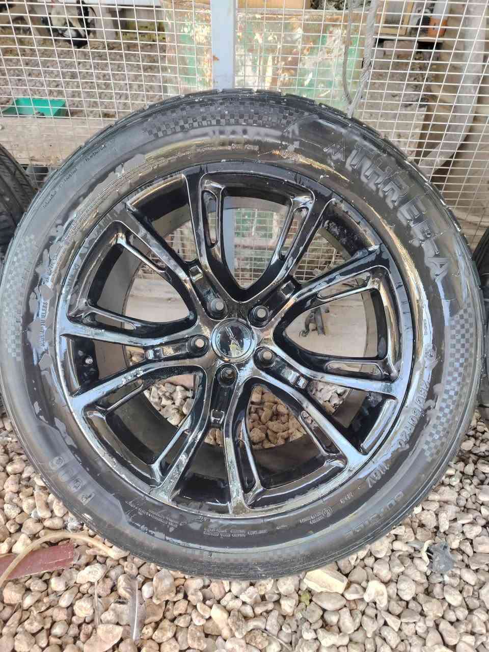 سلام عليكم شباب ويل Srt مال  جيب لاريدو ٣ ثنين خلفي واحد امامي هوه وتايرات ابيعه اي يفيده يراسلني *********** المكان نجف
