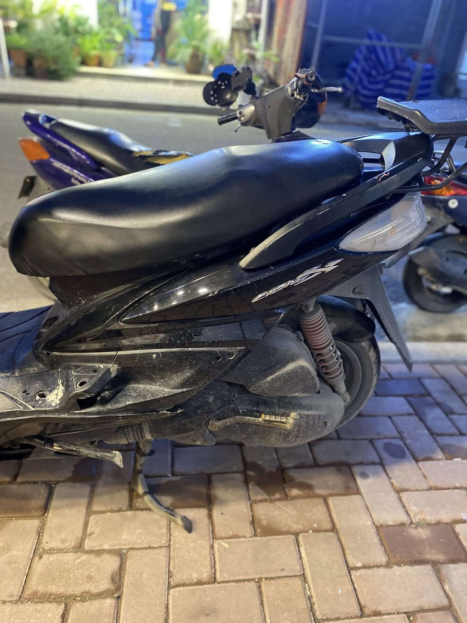 سلام عليكم
للبيع سكنس فحل ياباني 
قبق نفخ نوزل خطين 
دراجة حتحاج شويه ترتيب 
السعر ٥٠٠ الف
العنوان العطيفية 
***********
