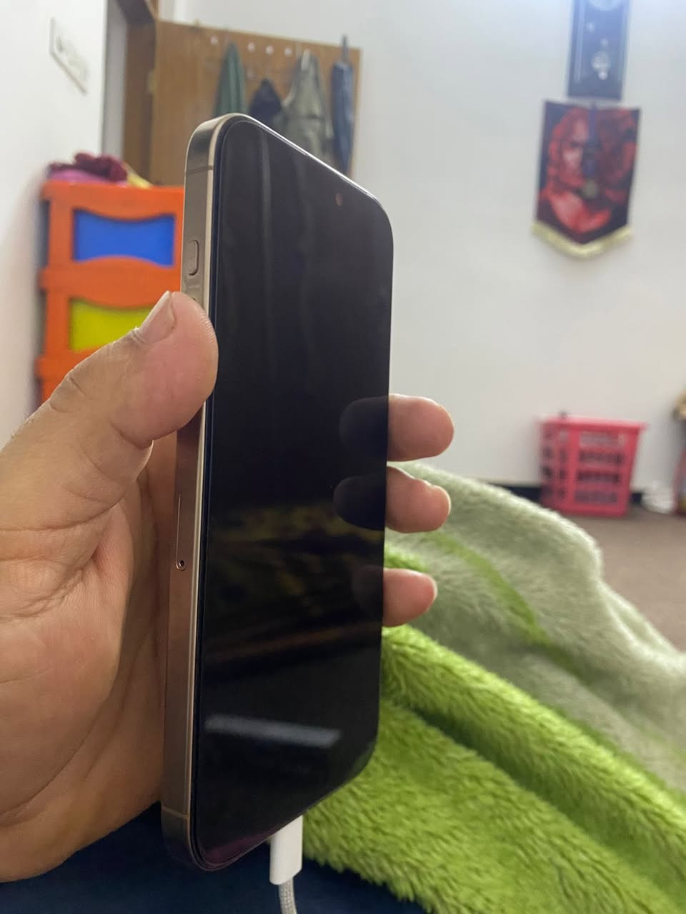 السلام عليكم 
ايفون 16 برو ماكس ذاكره 256 بطاريه 100
مشحون ١٨ مره 
جديد بعده بلضمان صارلي فتره قليله جداً من اخذته
 الون الجديد 
التلفون ابد ممستعمل ماطالع حته الشارع 
للبيع سعره1750بي مجال المكان الشعب***********
