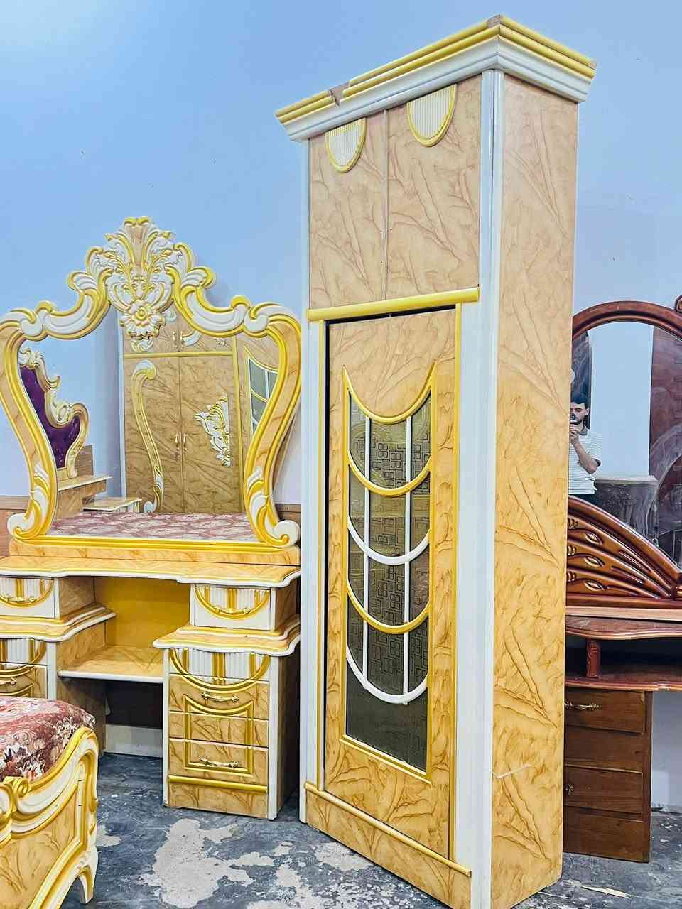 للبيع غرفة نوم توج خشب صاج عراقي حطاطه نضيفه خمس قطع صبغ حراري درجة اولئ عنوان الرمانه البعبيد سعر950 وبي مجال 
***********
