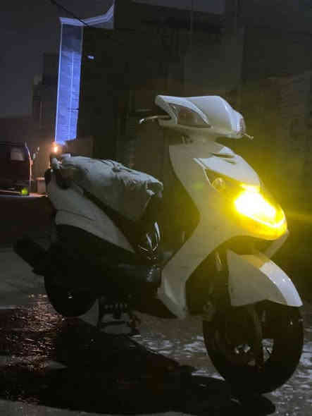 السلام عليكم ورحمة الله وبركاته 
سكنس فحل نوزل (طافيه لو حساس جويتر لو غير شي بس اضمنلك تشغيل نكره بكل وقت بس تسويها) دراجه شلعه معدل كهربائيات كامله الدراجه معايزه شي محسن ودهن وامشي لو تضغط عليها للصبح متكول اخ راسي تجفيت جديد اول فتحه للمحرك باتري جديد نوزل فيت بم جديد بلك جديد كويل نار اصلي تفصيخ جديد  سعرها 500 وبيها مجال مكاني بغداد الزعفرانيه ( اقبل مراوس بايراني حسب القناعه) متواجد خاص وواتساب ***********
