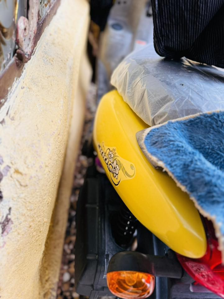 سلام عليكم شباب فله البيع لون اصفر اصلي من امه اكفلك مكينه وكفر دراجه وكاله معنه الكلامه تخبل والله حالين متروكه ماطلع بيه عنواني حي اور هاذه رقمي بي بس وتساب بس وتساب *********** خابر وبل خدمه 🧿
